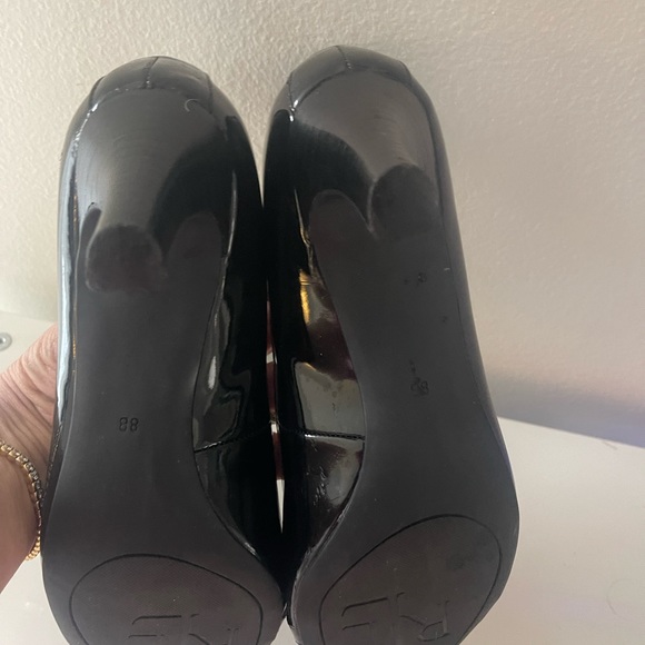 Ralph Lauren Black Patent Leather Pumps in size 8 - Picture 10 of 11